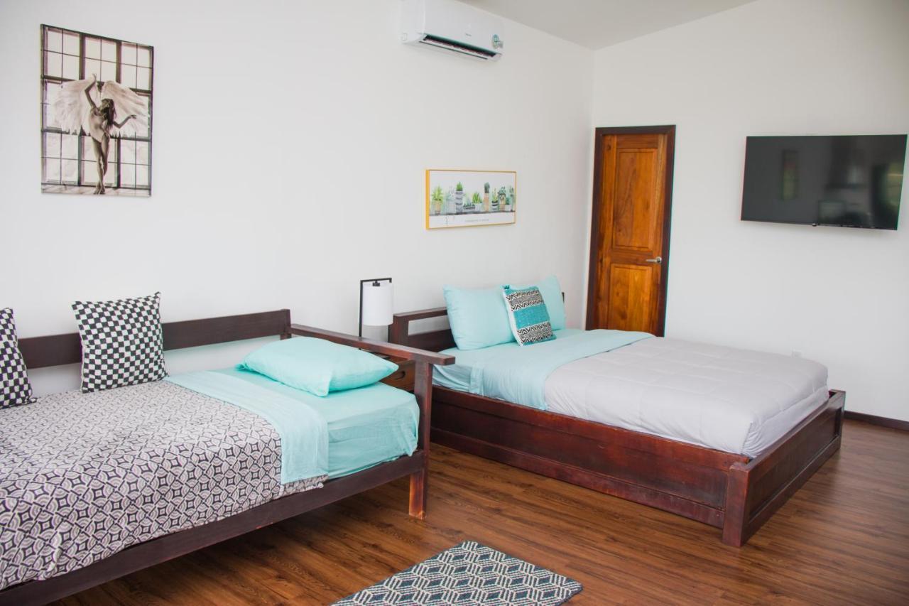 Chango'S Apartments Bocas del Toro Exterior photo
