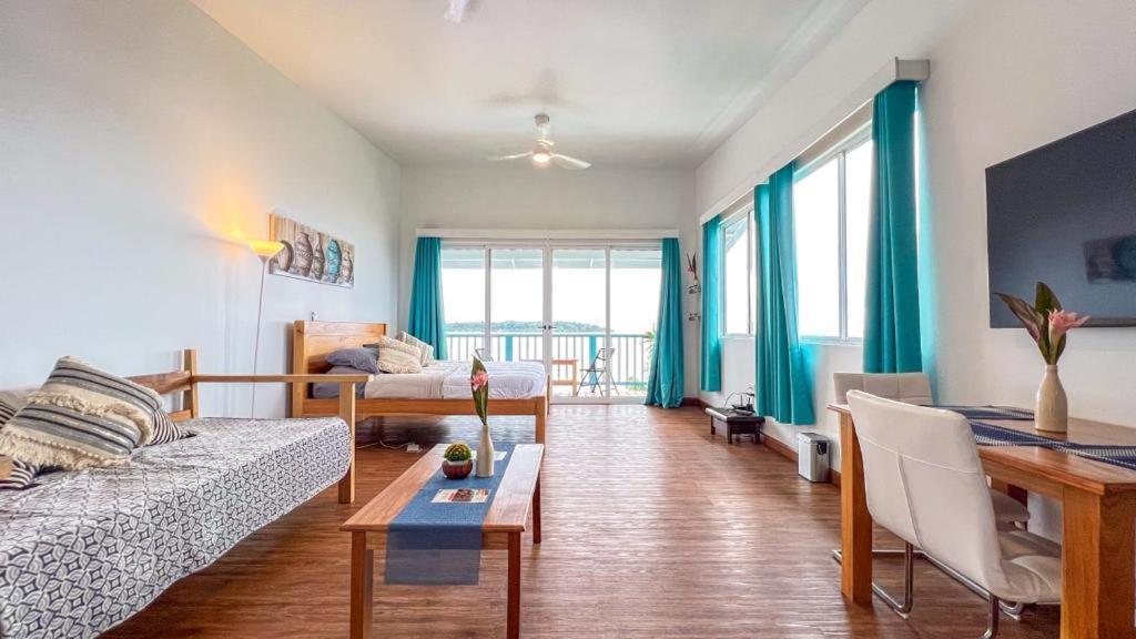 Chango'S Apartments Bocas del Toro Exterior photo